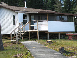 Mojikit Channel Cabins